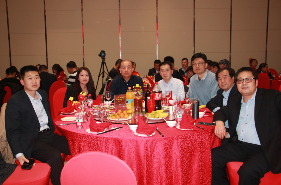 欧美黑吊大战白妞欧美大片