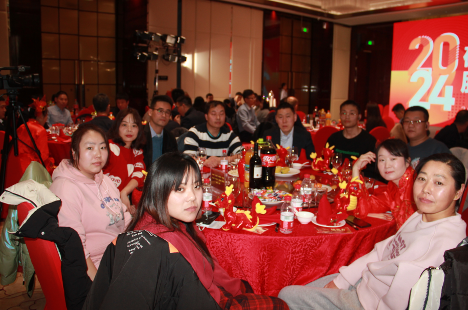 欧美黑吊大战白妞欧美大片