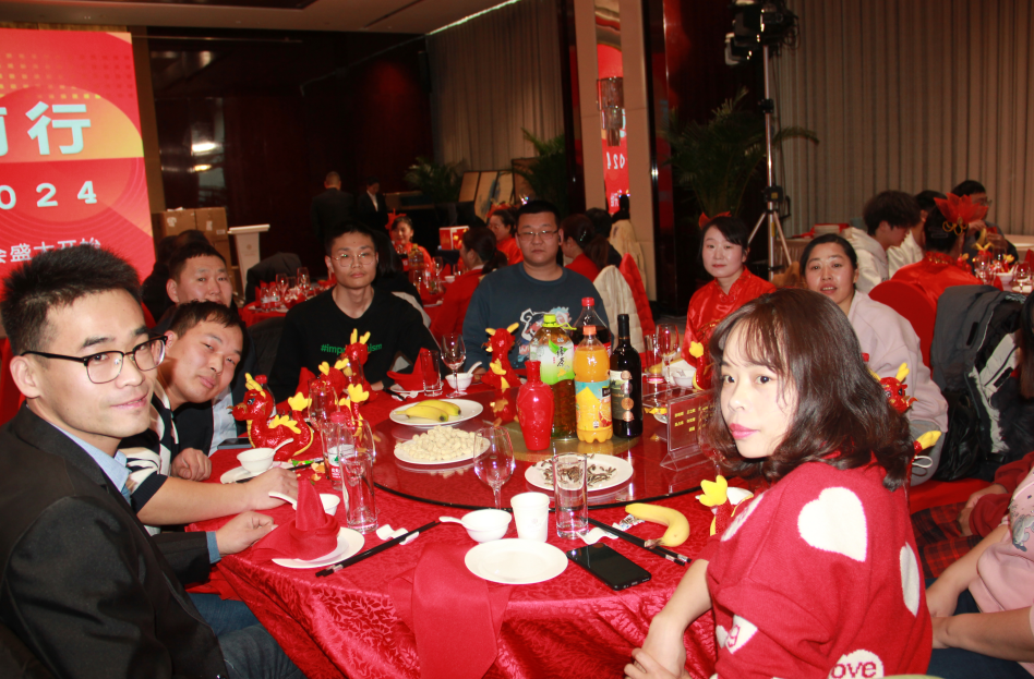 欧美黑吊大战白妞欧美大片