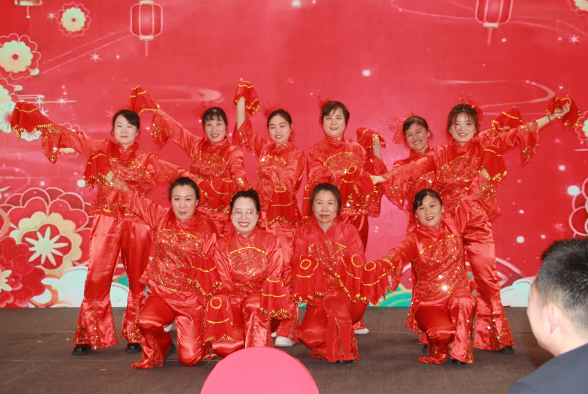 欧美黑吊大战白妞欧美大片