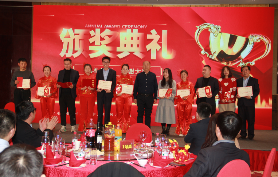 欧美黑吊大战白妞欧美大片