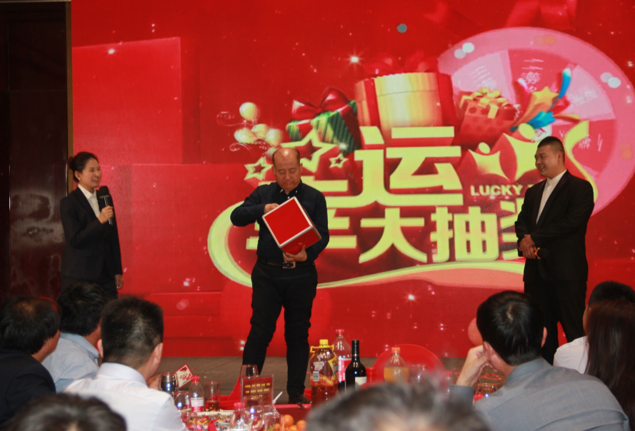 欧美黑吊大战白妞欧美大片