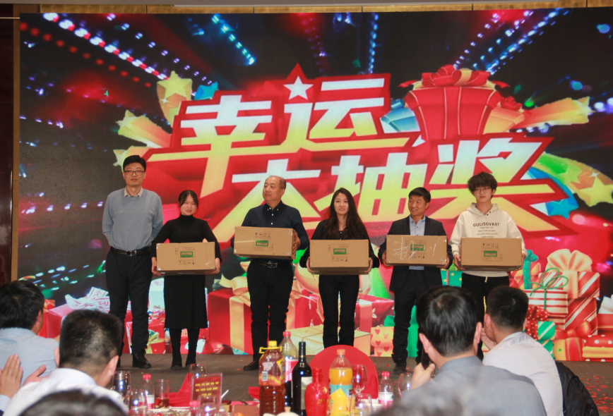 欧美黑吊大战白妞欧美大片