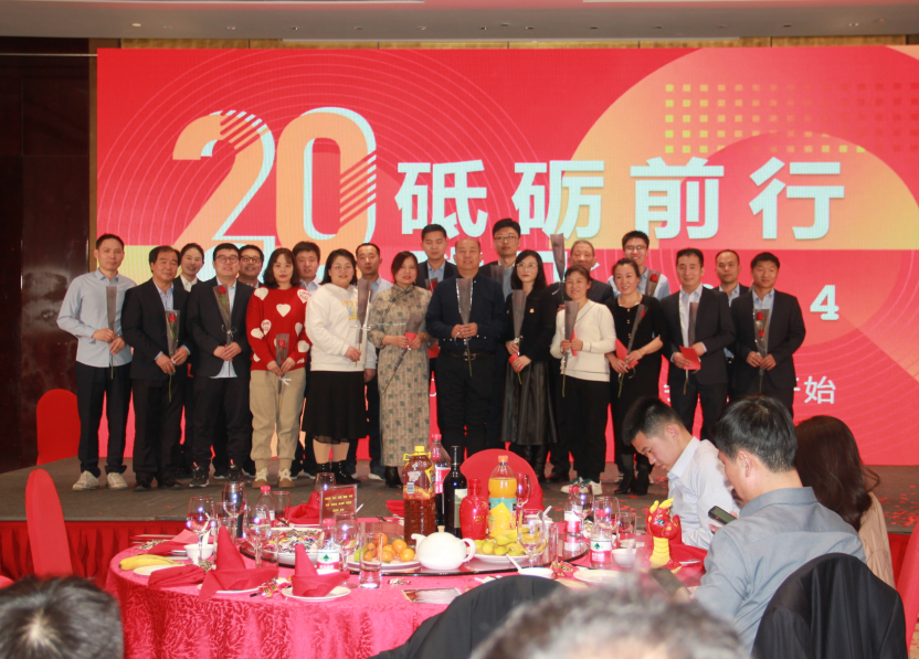 欧美黑吊大战白妞欧美大片