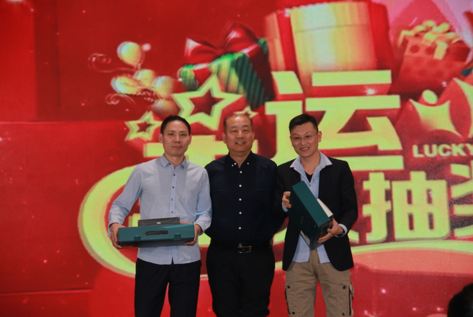 欧美黑吊大战白妞欧美大片