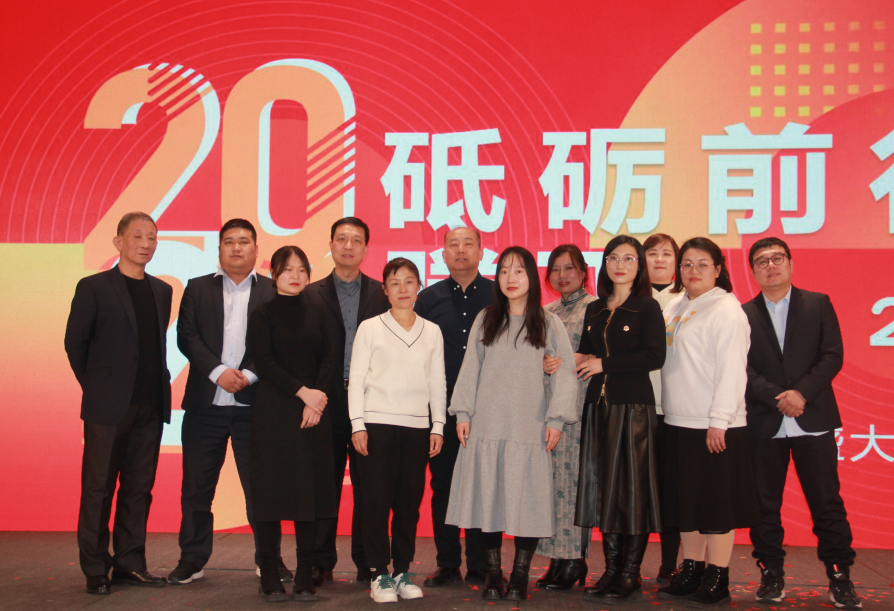 欧美黑吊大战白妞欧美大片