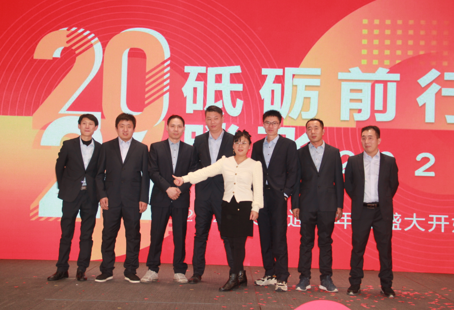 欧美黑吊大战白妞欧美大片