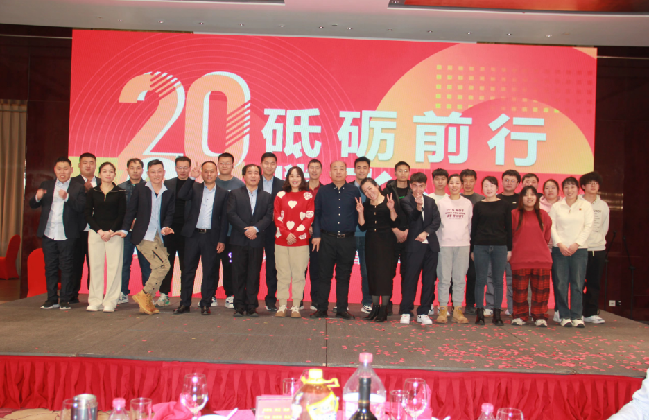 欧美黑吊大战白妞欧美大片