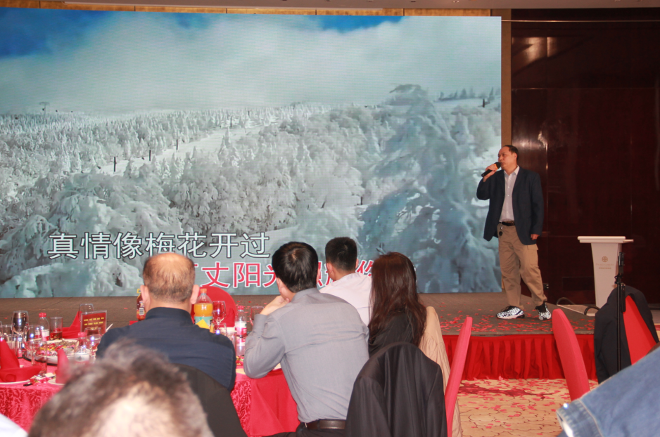 欧美黑吊大战白妞欧美大片