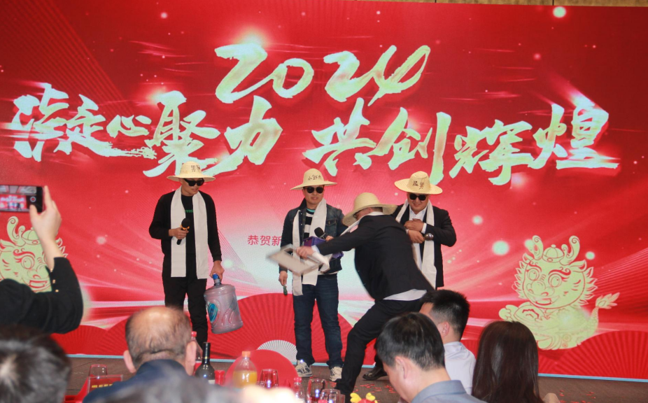 欧美黑吊大战白妞欧美大片