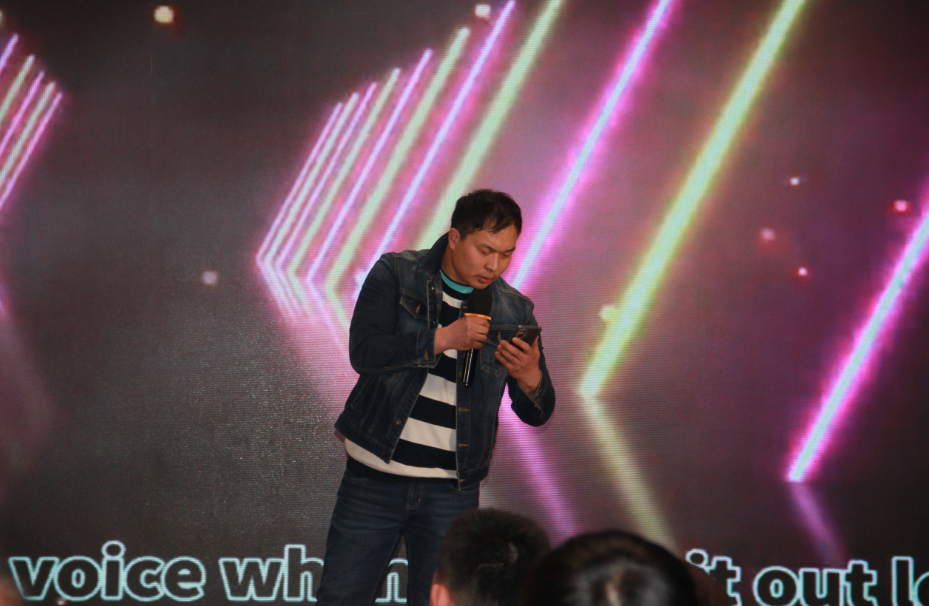 欧美黑吊大战白妞欧美大片