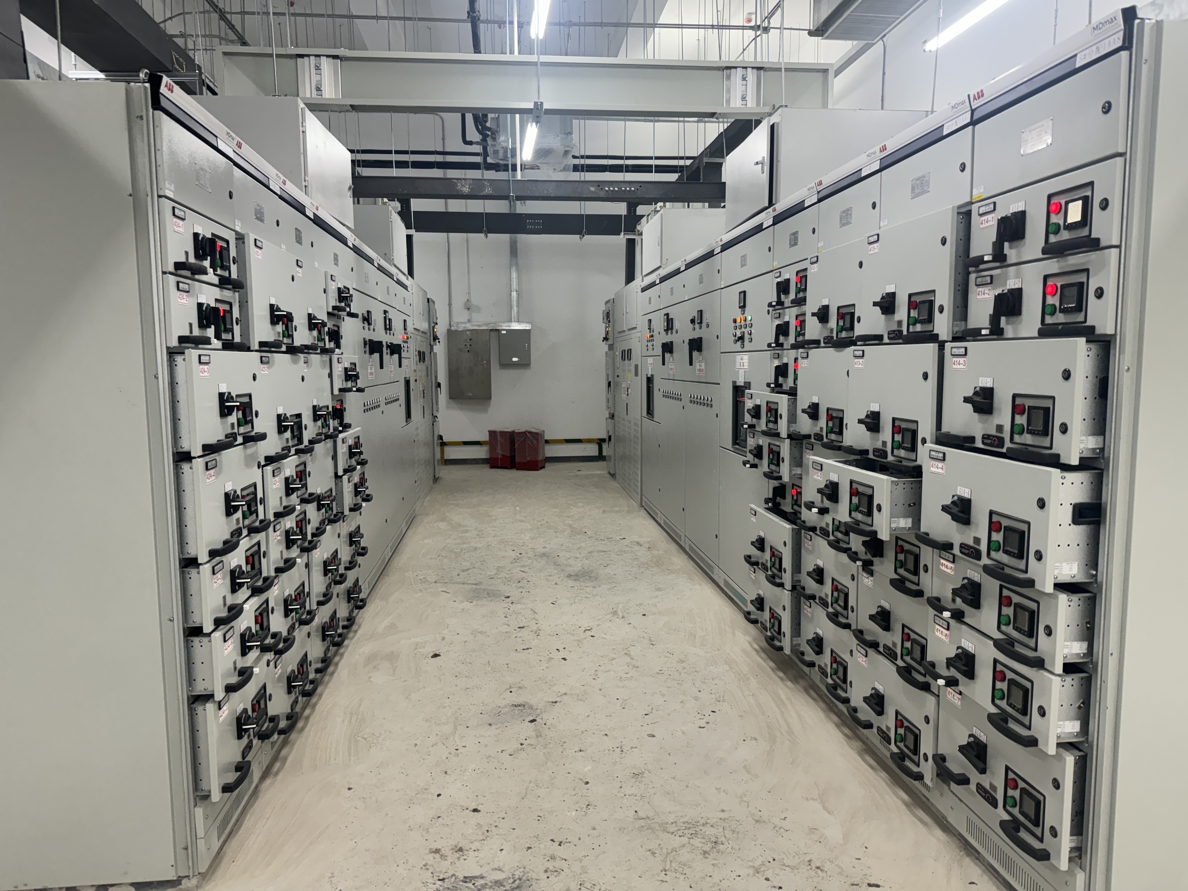 欧美黑吊大战白妞欧美大片